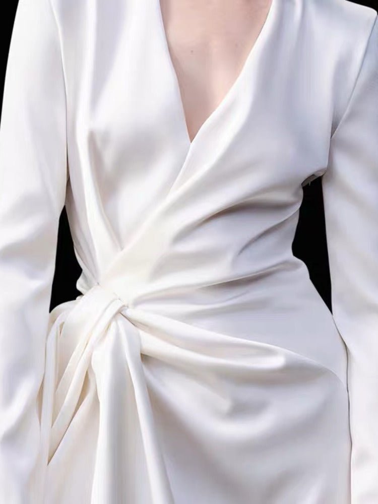 Damska Letnia Mini Dopasowana Sukienka z Dekoltem V Długi Rękaw