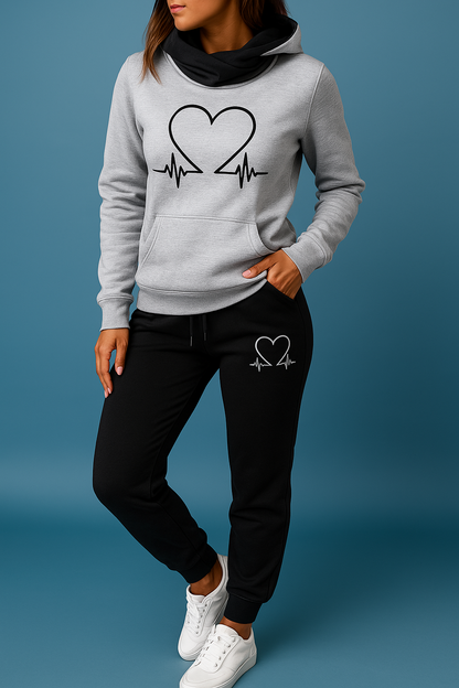 Luźny komplet dresowy z nadrukiem serca dla kobiet