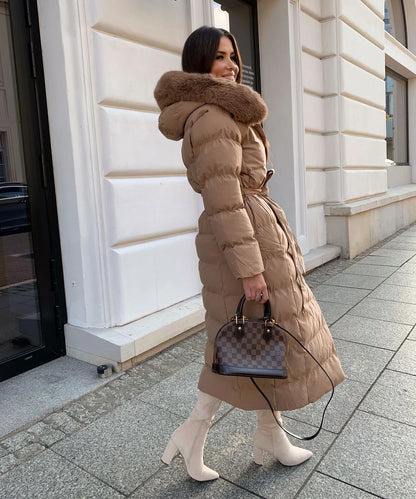 Elegancki Długi Zimowy Płaszcz z Kapturem i Sztucznym Futrem (Damski)