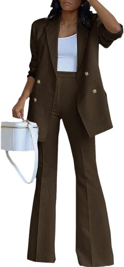 Dwuczęściowy letni garnitur z marynarką i spodniami z szerokimi nogawkami