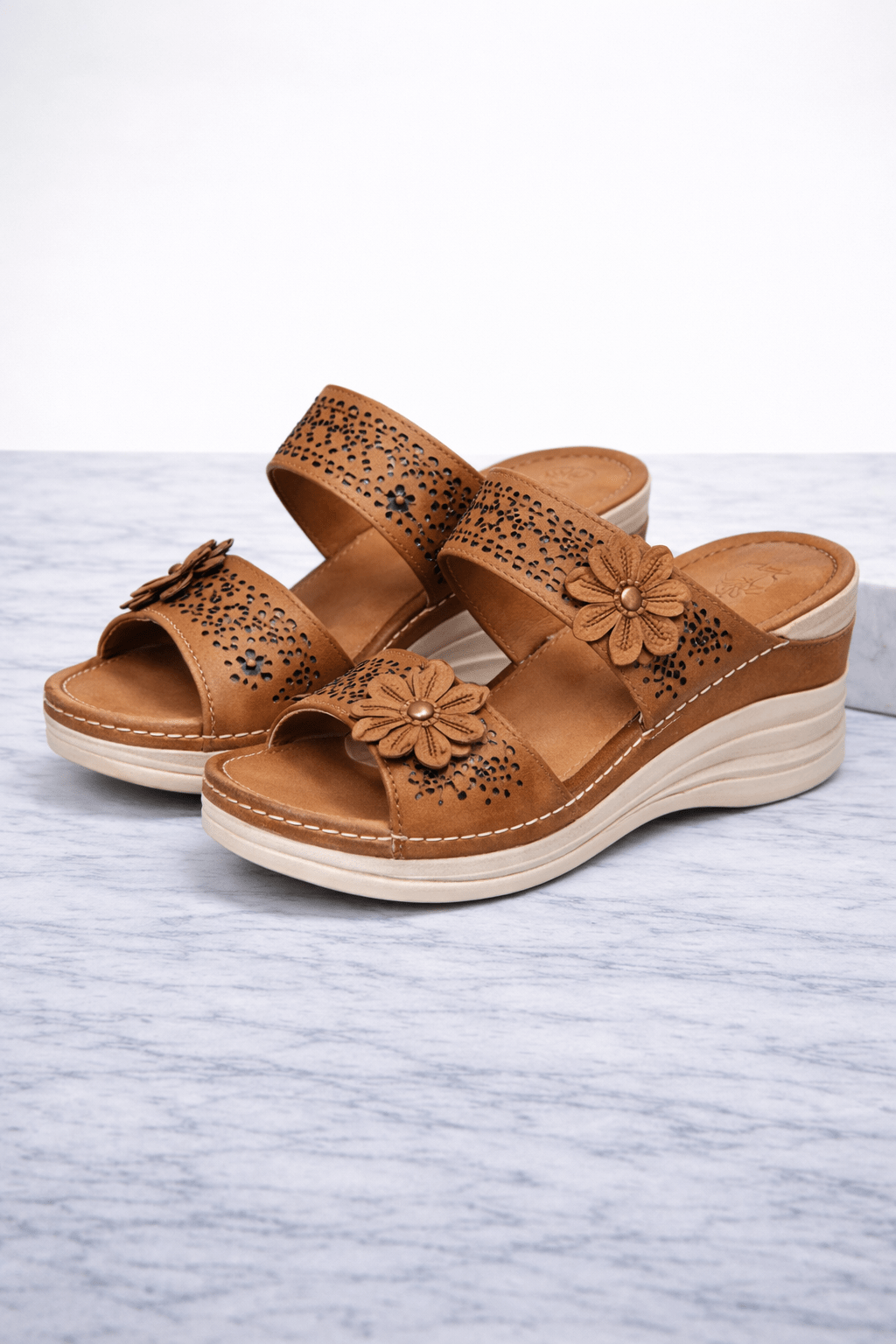 Claquettes orthopédiques compensées avec motif ajouré pour le printemps (Femme)